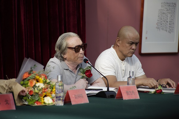 著名美术评论家贾方舟发言.JPG