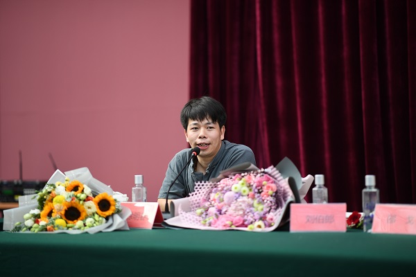 徐明春致答谢词.JPG